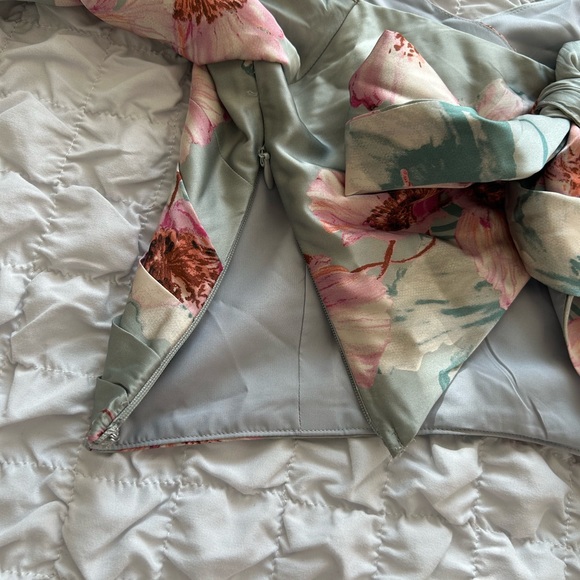 Express satin floral tie back puff sleeve crop top - Picture 5 of 6